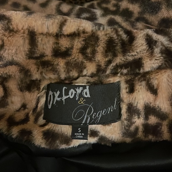 Luxurious Leopard Coat - Picture 5 of 5